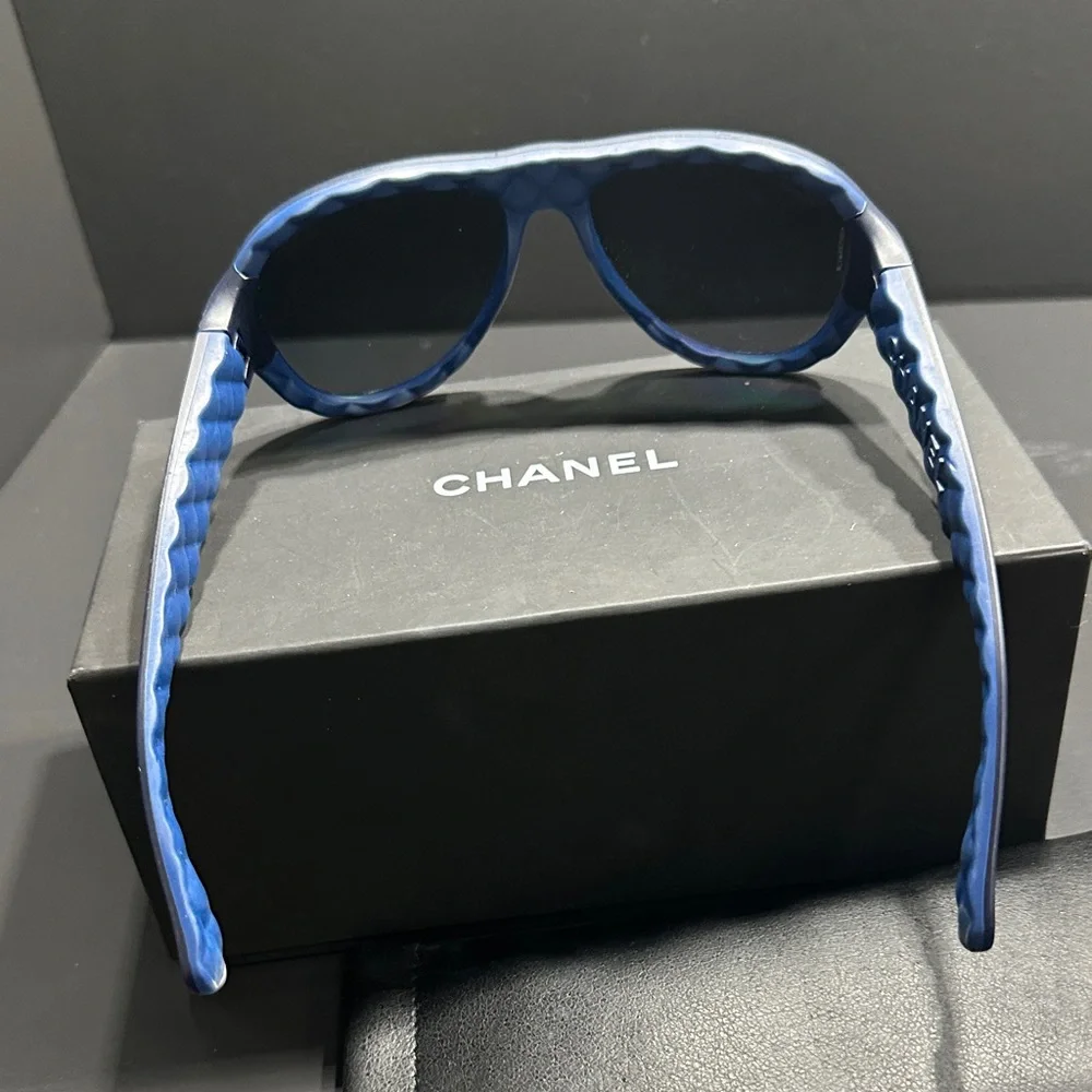 CHANEL Sunglasses in Navy Blue with Royal blue accents - Picture 2 of 8